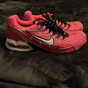 Nike air women’s pink and black